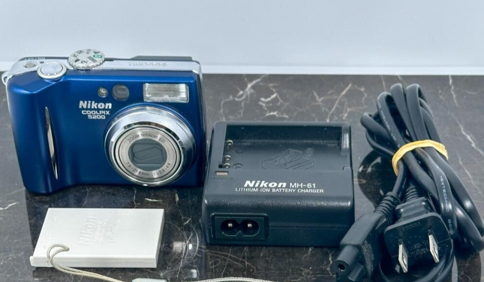 Nikon COOLPIX E5200 Blue 5.1MP 3x Zoom Compact Digital Camera From