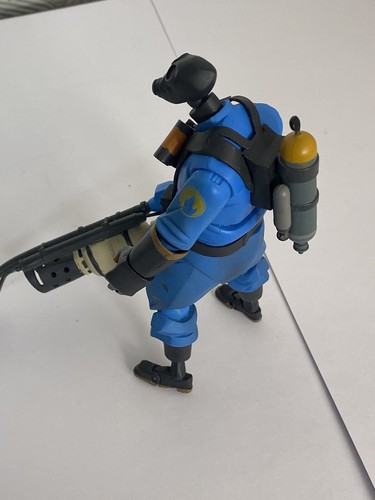 Team Fortress 2 TF2 NECA figure Blu Pyro Rare NNJ - Picture 11 of 19