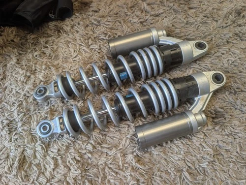 2004 2005 Honda CB1300 Showa Rear Shock Absorbers PAIR OEM MEJ-671