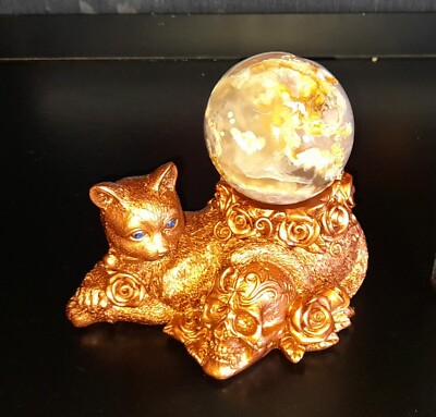 Natürlicher Blumenachat Kristall Kugel 249g mit rosegoldfarbenem Katzenhalter
