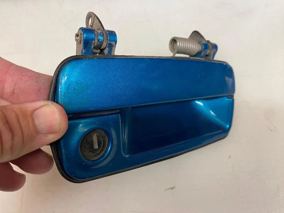 Manija de puerta GM LADO DEL PASAJERO P/N 16623746 BONNEVILLE/EL DORADO/DELTA 88 OEM Foto 2 de 4