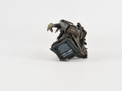 PALISADES - PREDATOR Defeated Micro-Bust -- Boxed -- Figure As N E W -- £84.95 - UK