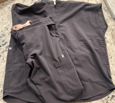FIGS グレー XS タンクトップとパンツセット figs scrub set dk grey with lt ￼ pink tie - Rafela Top Sz Xs Yola