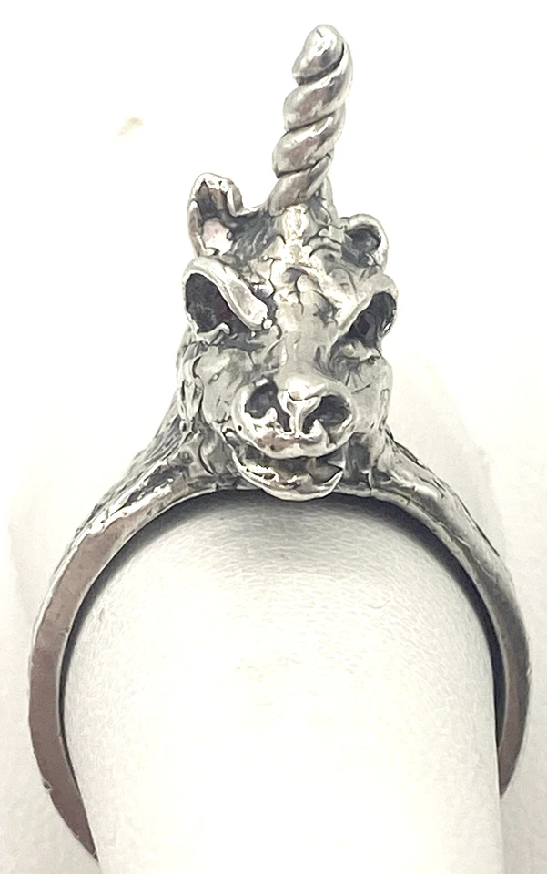 Мужское кольцо из чистого серебра с красными хрустальными глазами лошадь единорог размер 8,5 - Изображение 4 из 4