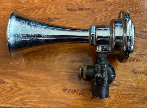 Vintage Grover Products 4 1/2” Air Horn