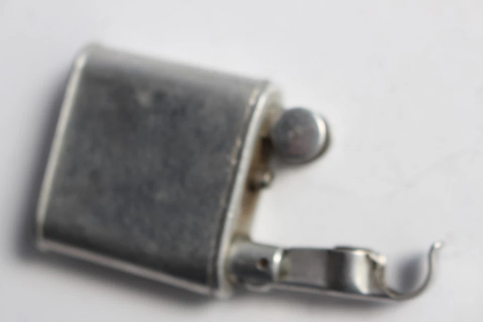 Briquet essence Nova estampillé ministère des Finances (38000) - Photo 2/3