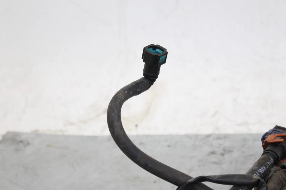 2006-2007 Yamaha Yzf R6 Main Fuel Injectors Throttle Bodies OEM - Image 3 of 4