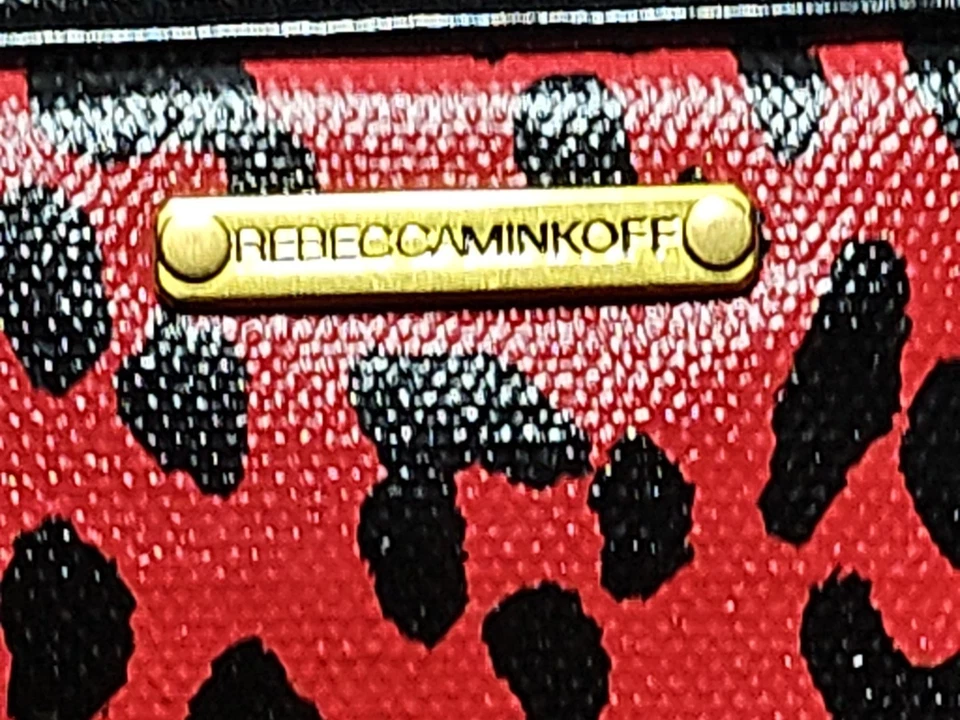 Bolsa de maquiagem cosmética Rebecca Minkoff compacta estojo de higiene pessoal preto/vermelho estampa de tigre - Imagem 2 de 4
