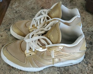 nike gold color shoes