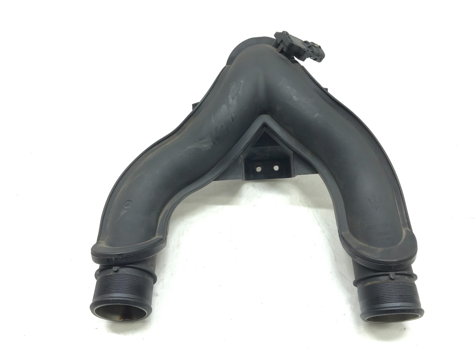 2014-2020 MASERATI GHIBLI S Q4 3.0L AIR INTAKE DUCT TUBE W/ MAF SENSOR OEM.