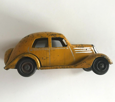 Voiture Ancienne CIJ Renault Novaquatre, Tôle Jaune, 1938, échelle 1/20, 15cm