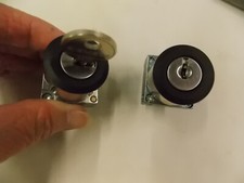 New Lot of 2 3SB35 00-4ED01 2 Position Momentary Selector Switches 1 Key  B4