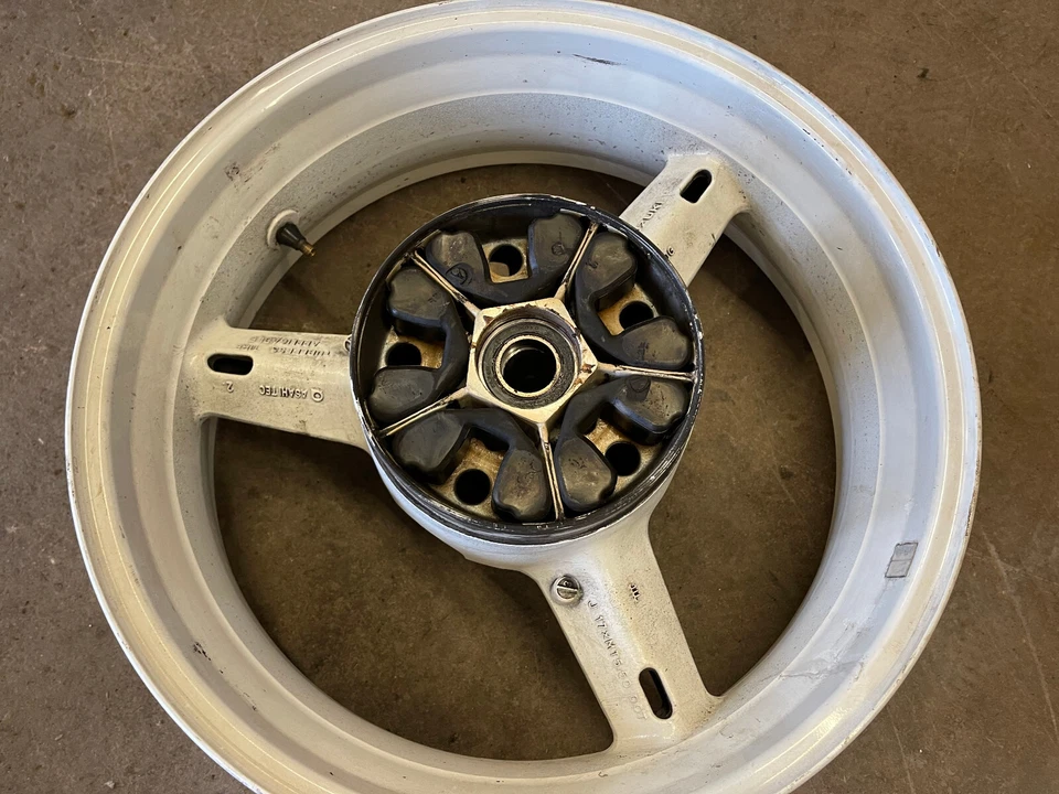 Llanta trasera recta Suzuki GSXR 600 750 2001-2005 OEM GSXR600 GSXR750 02 03 04 Foto 4 de 4