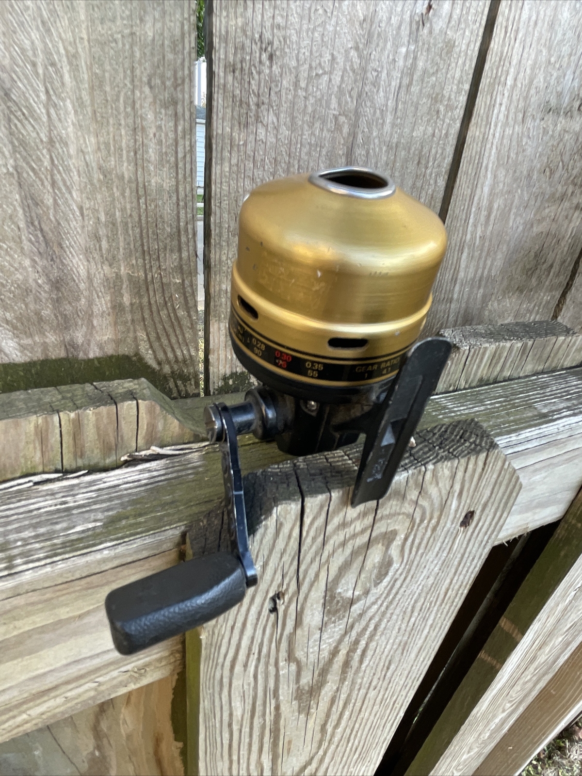 Vintage Daiwa Fishing Reel GC100 Goldcast Spincast