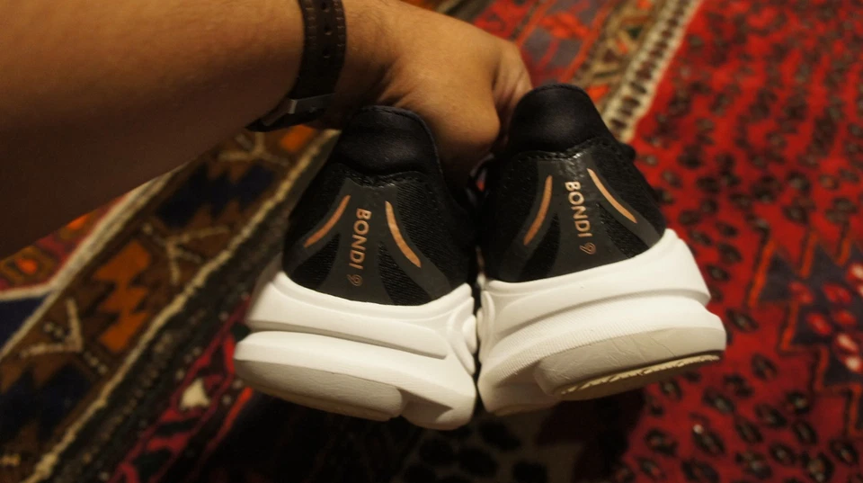 Hoka One One Bondi 9 Women’s Size 7B Black/Rose Gold Running Shoes BRGL - Image 3 of 4