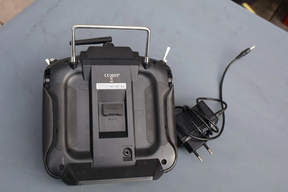 Futaba T14SG Fernsteuerung 2 4GHz Inkl. Akku und Lader - Bild 4 von 4