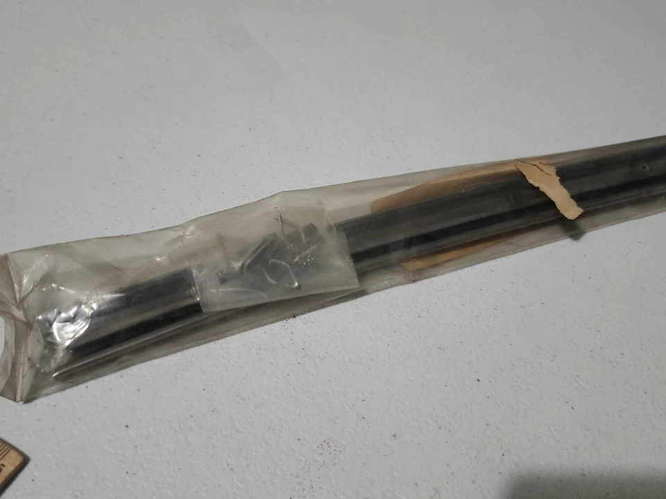 НОВЫЙ ИЗ СТАРЫХ ЗАПАСОВ AMC 1974-1978 КОРПУС МОЛДИНГ АМЕРИКАНСКИЕ МОТОРЫ P/N 8124040 - Изображение 3 из 4