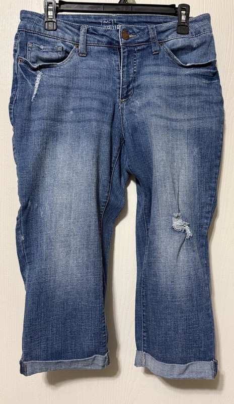 Womans Time & Tru Midrise Distressed Cuffed Capri Blue Jeans Size 10