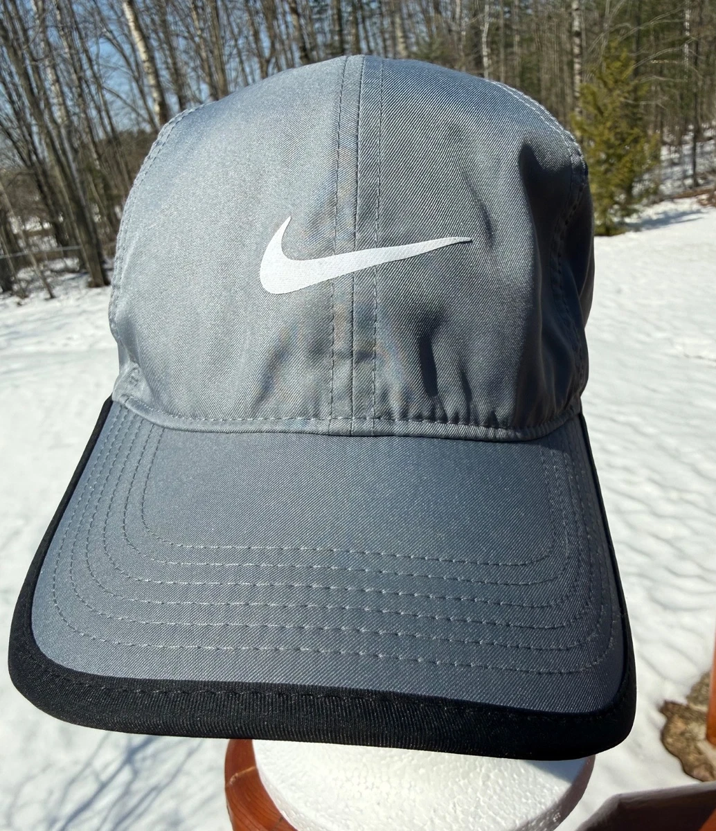 Nike Featherlight Hat In Women display picture 2