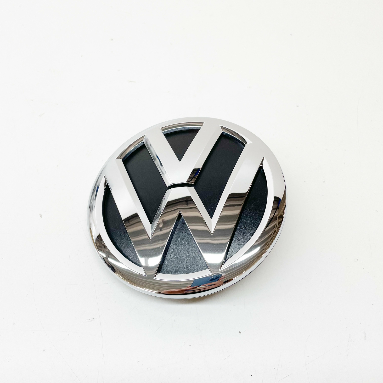 NEW VW CRAFTER 30-35 MINIBUS 2E REAR TAILGATE BADGE 2E1853600A 2E1