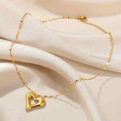 Hollow Golden Glossy Heart Pendant Necklace Luxury Simple Style