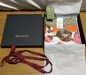 Foulard GUCCI Fleur Soie 90x90 cm 100% Neuf avec boite Accessoire Unisexe