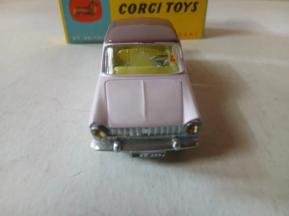 Corgi Toys N.232 Fiat 2100 1/43 con Box originale - Immagine 2 di 4