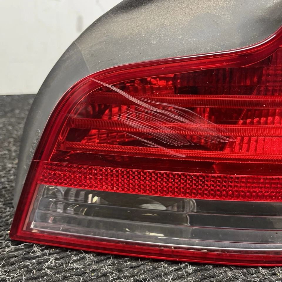 ☑️ Lámpara de luz trasera derecha lado pasajero BMW 128i 135i 2008-2011 NOTA de fabricante de equipos originales Foto 2 de 4