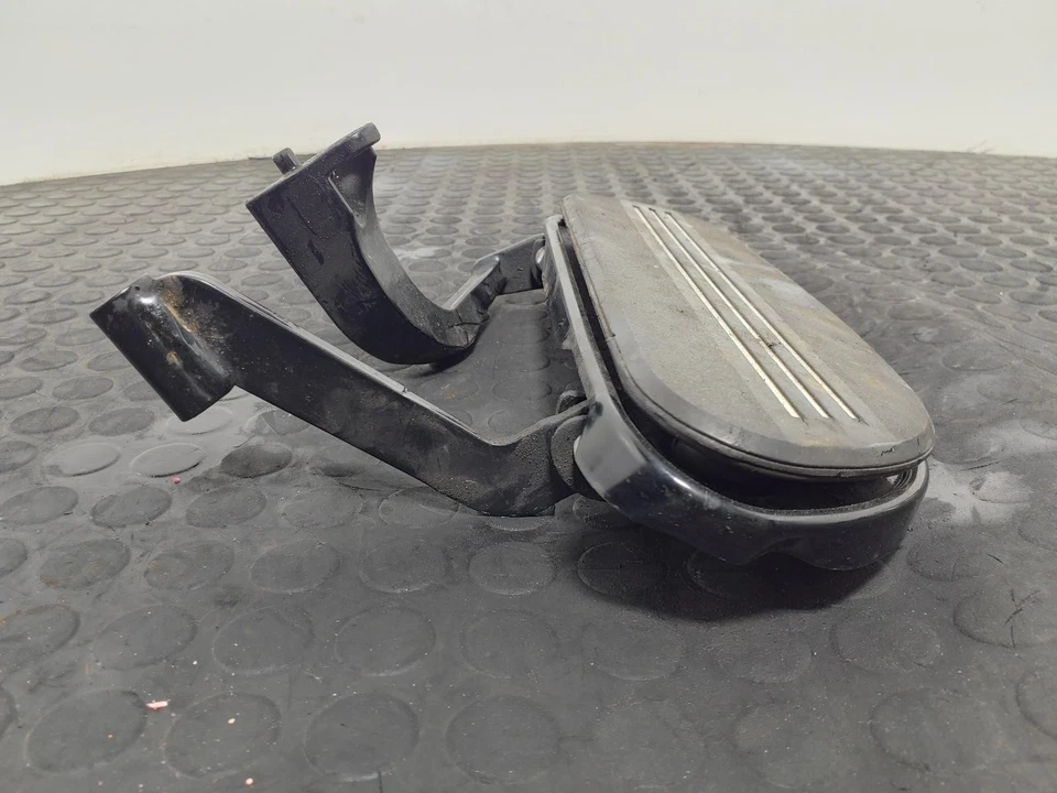 REPOSAPIÉS IZQUIERDO HARLEY DAVIDSON STREET GLIDE MC 2006-2022  Foto 4 de 4