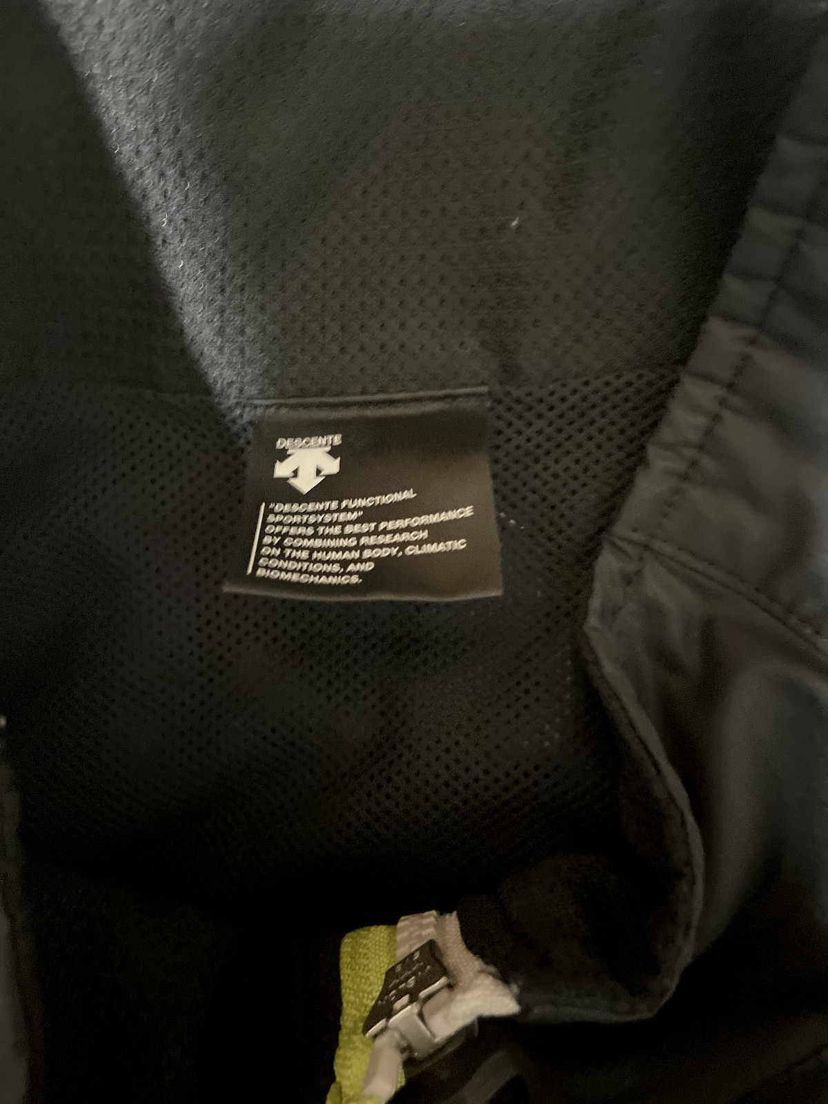 Descente Softshell Zip Up Athletic Jacket  Black … - image 4