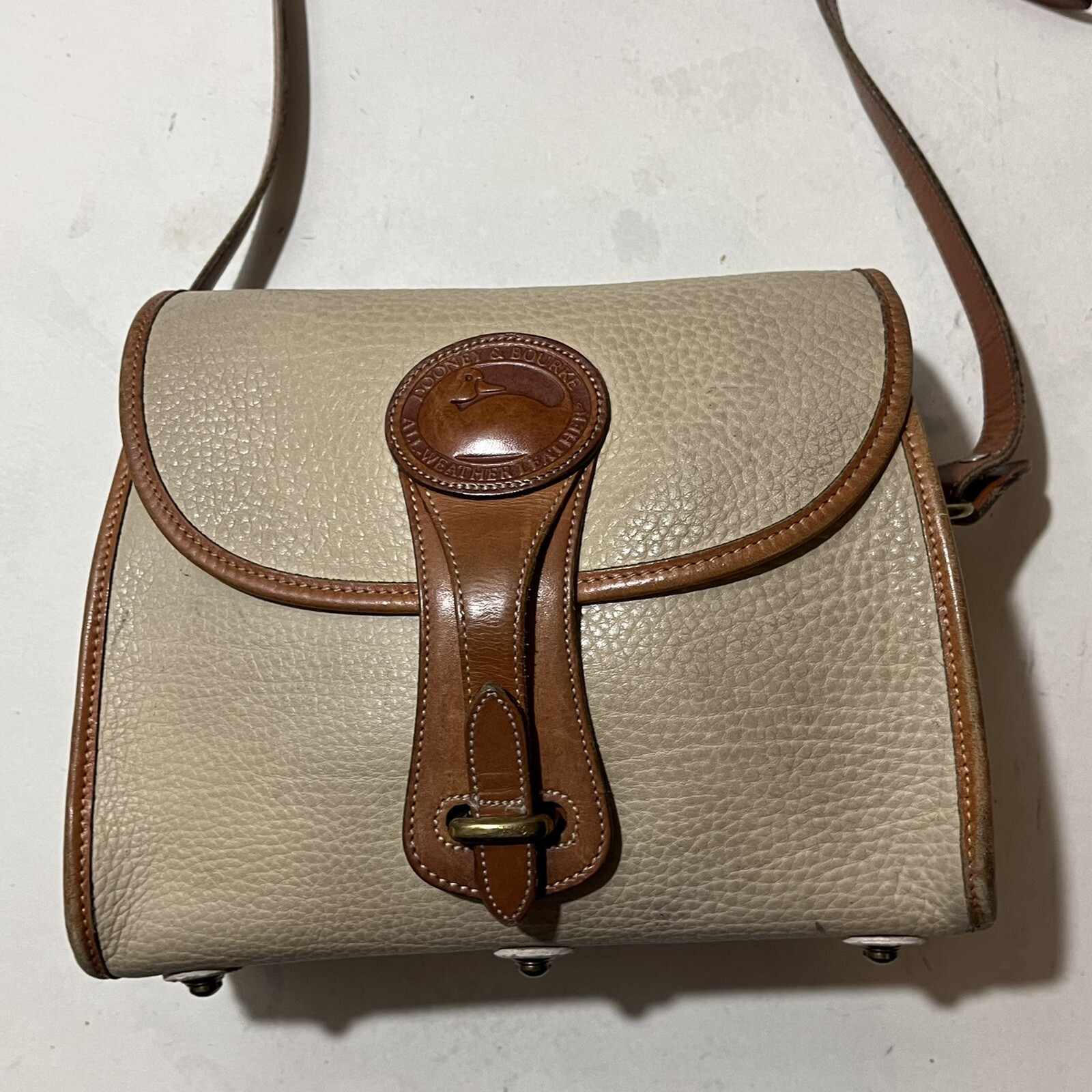 Vintage Dooney & Bourke Purse R25 Medium Essex Bone British Tan Leather thumbnail 4