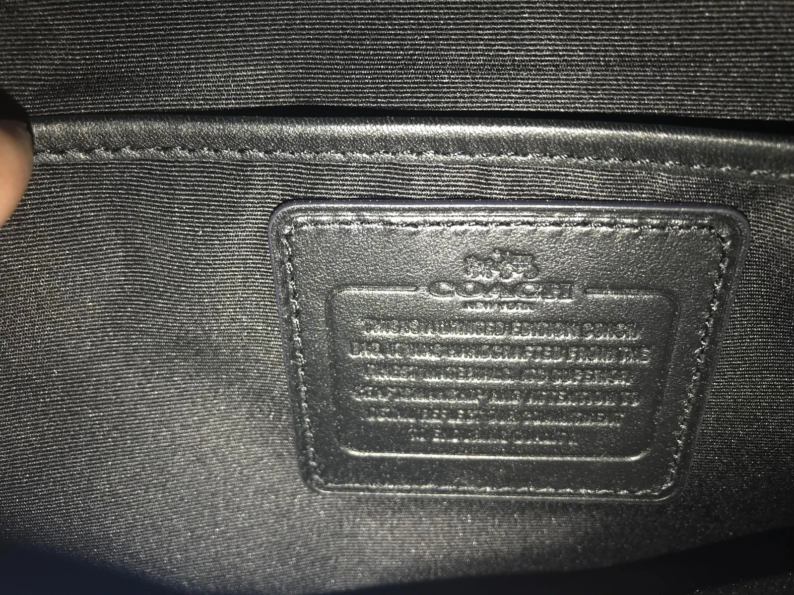 Tracolla Coach Turnlock nuova con etichetta in pelle conciata a guanto 38019