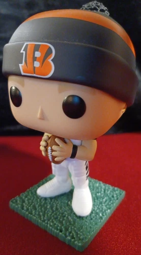 Funko POP! Fanatics NFL Cincinnati Bengals Joe Burrow Figure #9 Grass - Snow Cap