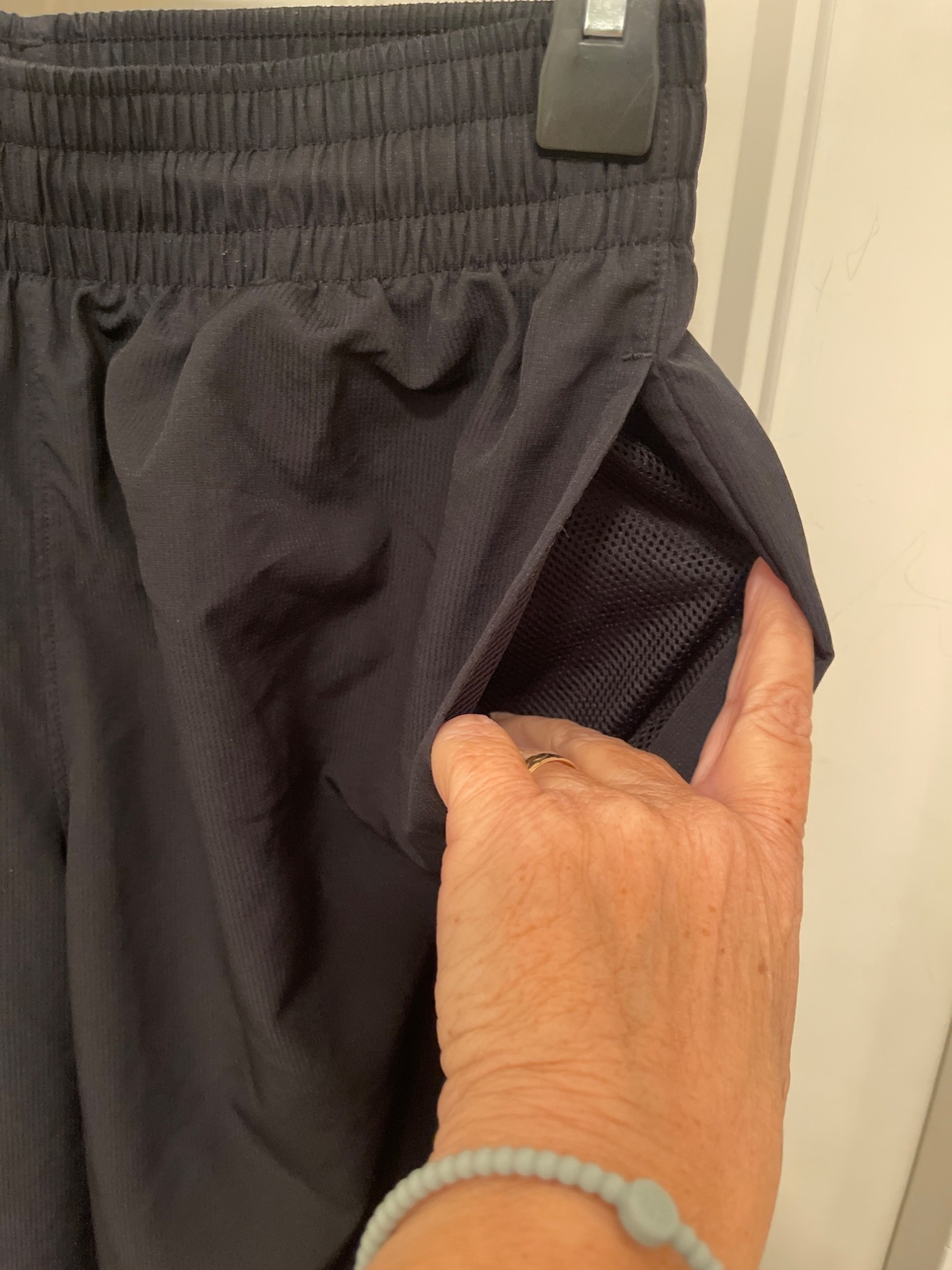 Under Armour Black Mens Track Pants With Pockets & Zippered Cuffs MEN'S 26X34 thumbnail 8