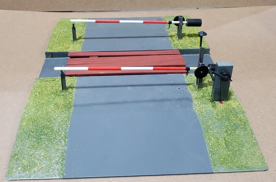 ACE Trains (I Believe) O Tinplate Single Road Crossing w/Manual Gates - Nice! - Image 3 of 4