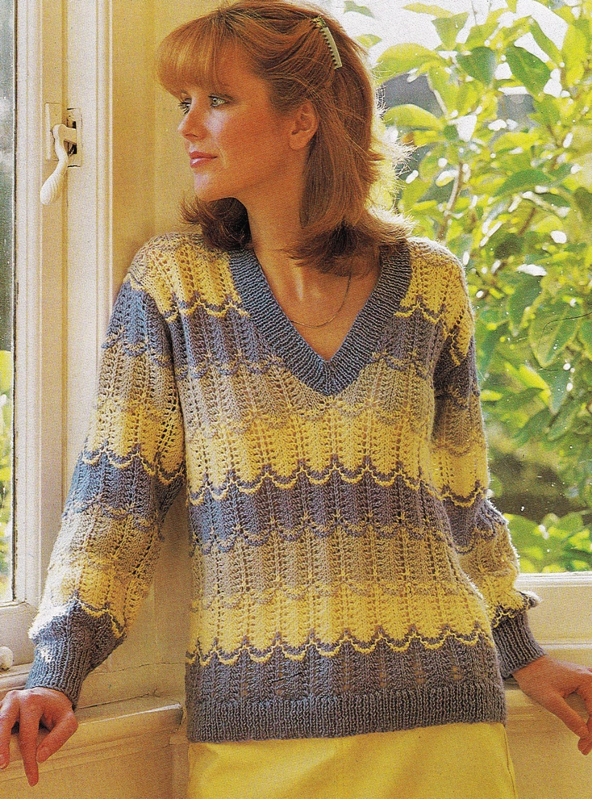 LADIES ~SWEATER~FEATHER AND FAN V-NECK 