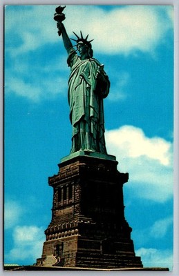 Postcard 1960s New York City, NY Statue of Liberty Landmark