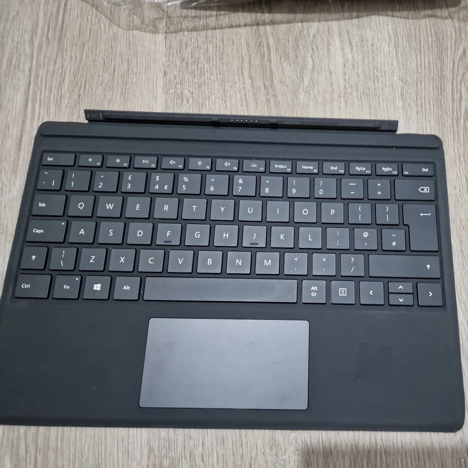 Genuine Microsoft Surface Pro 4/5/6 Type Cover 1725 UK Layout - Great condition - Image 2 of 3