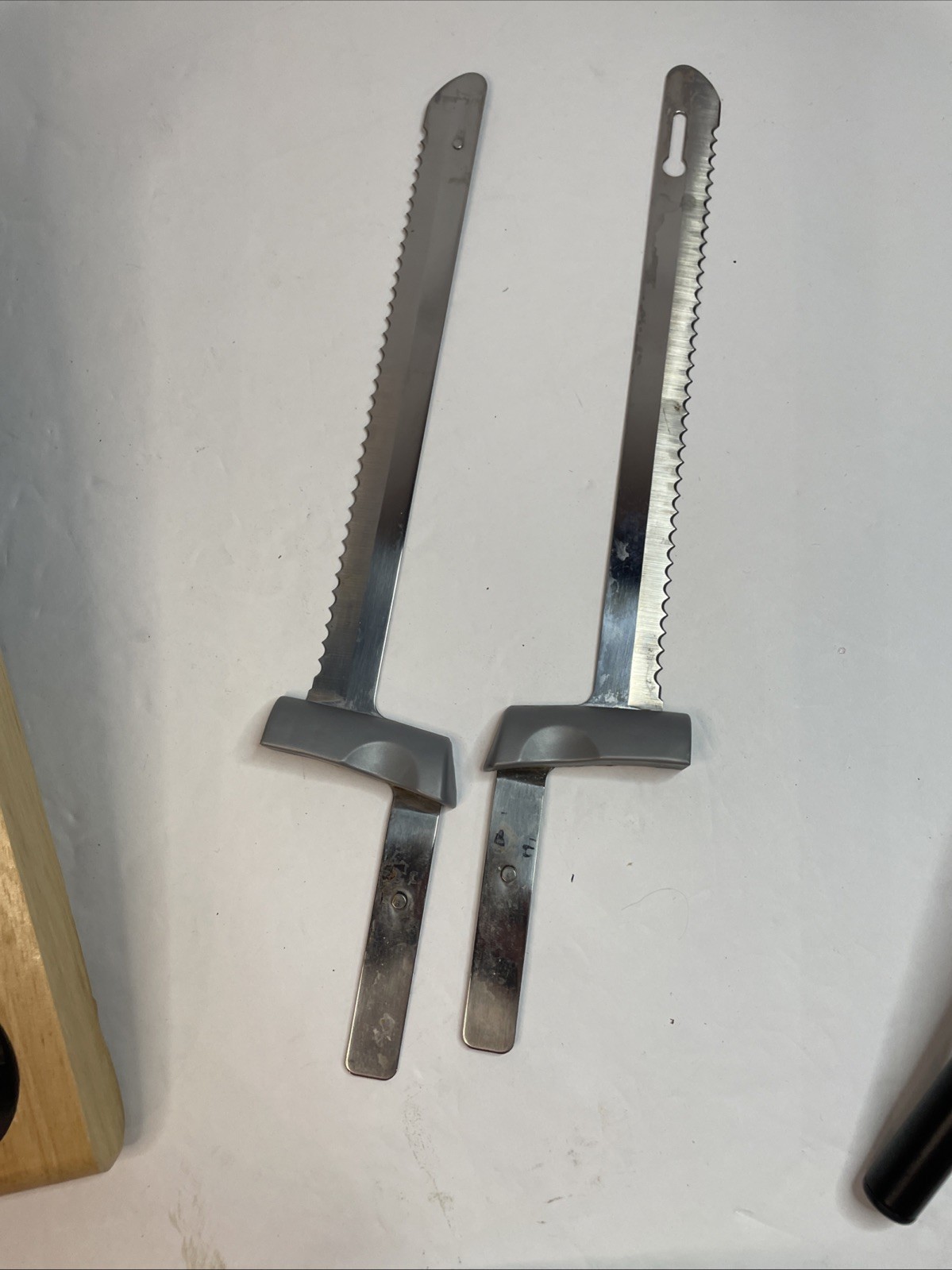 Cuisinart CEK-40 Electric Knife With 2 Blades And Butcherblock Holder Kitchen