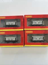 Hornby OO Gauge 2x R6243 Whitecliff Lime Co Wagons And  2x R6320  S L B Lime