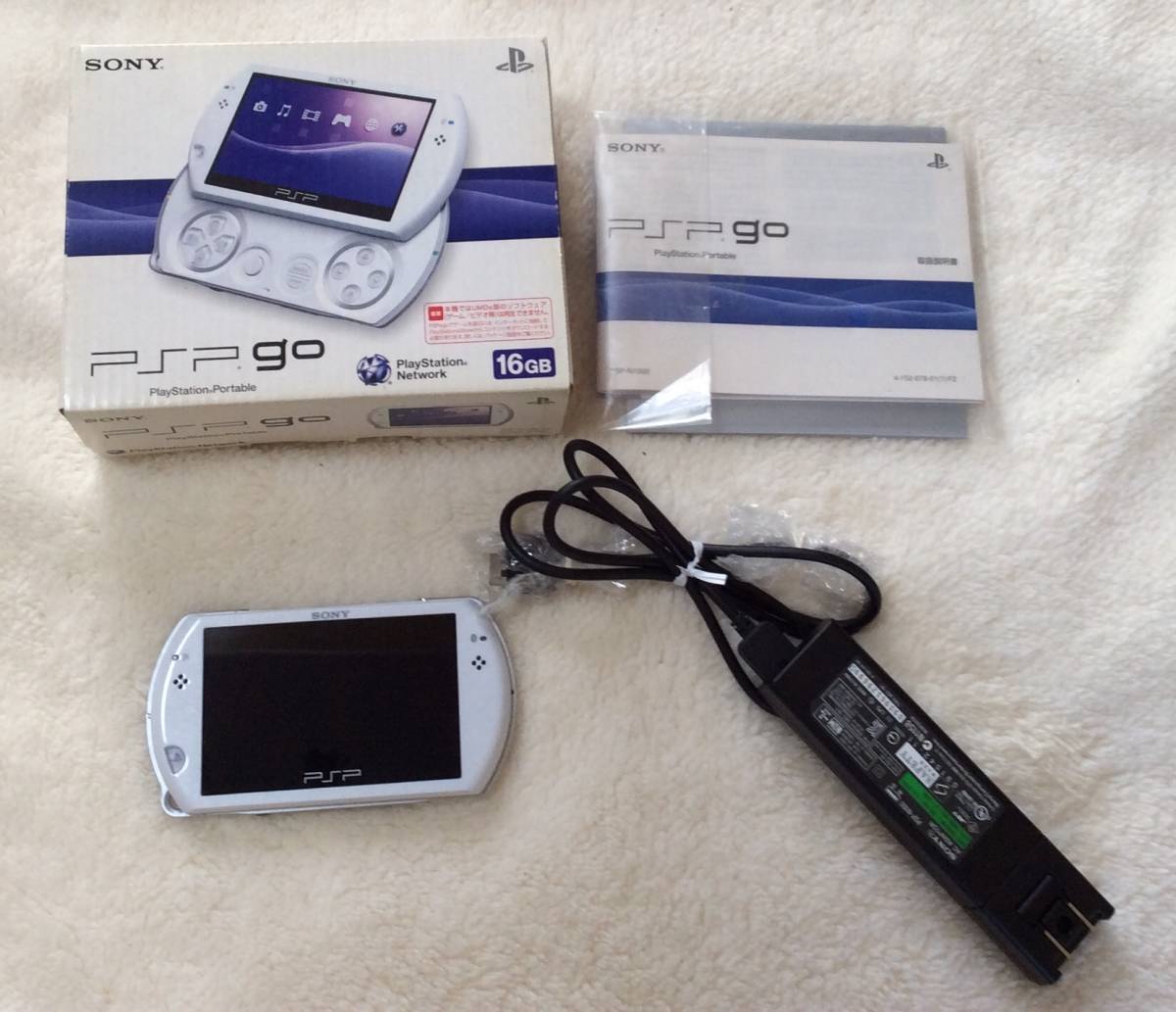 SONY PSP GO PlayStation portableGo Pearl White PSPN1000 PW wiht Box