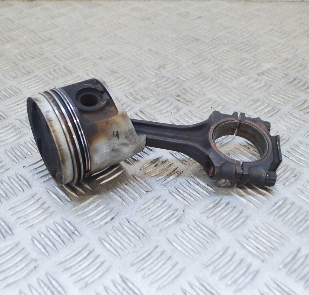 Piston MERCEDES-BENZ S avec tige de connexion W116 450 SE