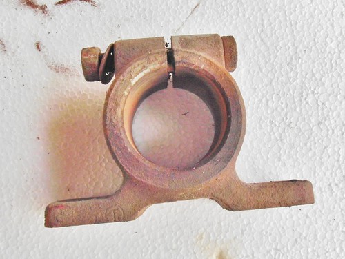 Halterung für Lenkgetriebe (vorne) von Eicher EM300 ( Königstiger )