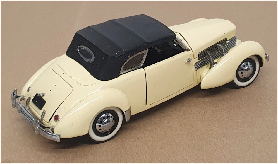 Franklin Mint 1/24 Scale B11PN92 - '37 Cord 812 Phaeton Coupe - Cream - Image 2 of 4