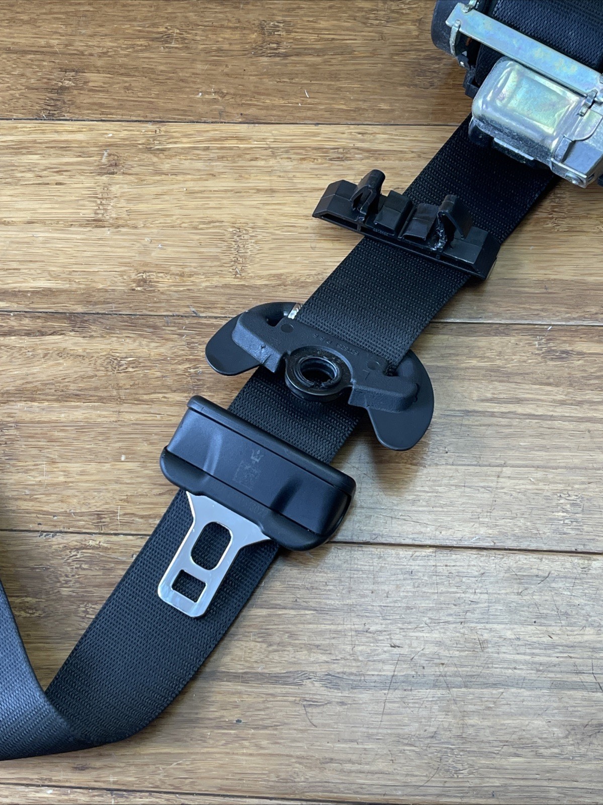2017-2022 Maserati Levante M161 Front Left Seatbelt Retractor 6700629930 OEM