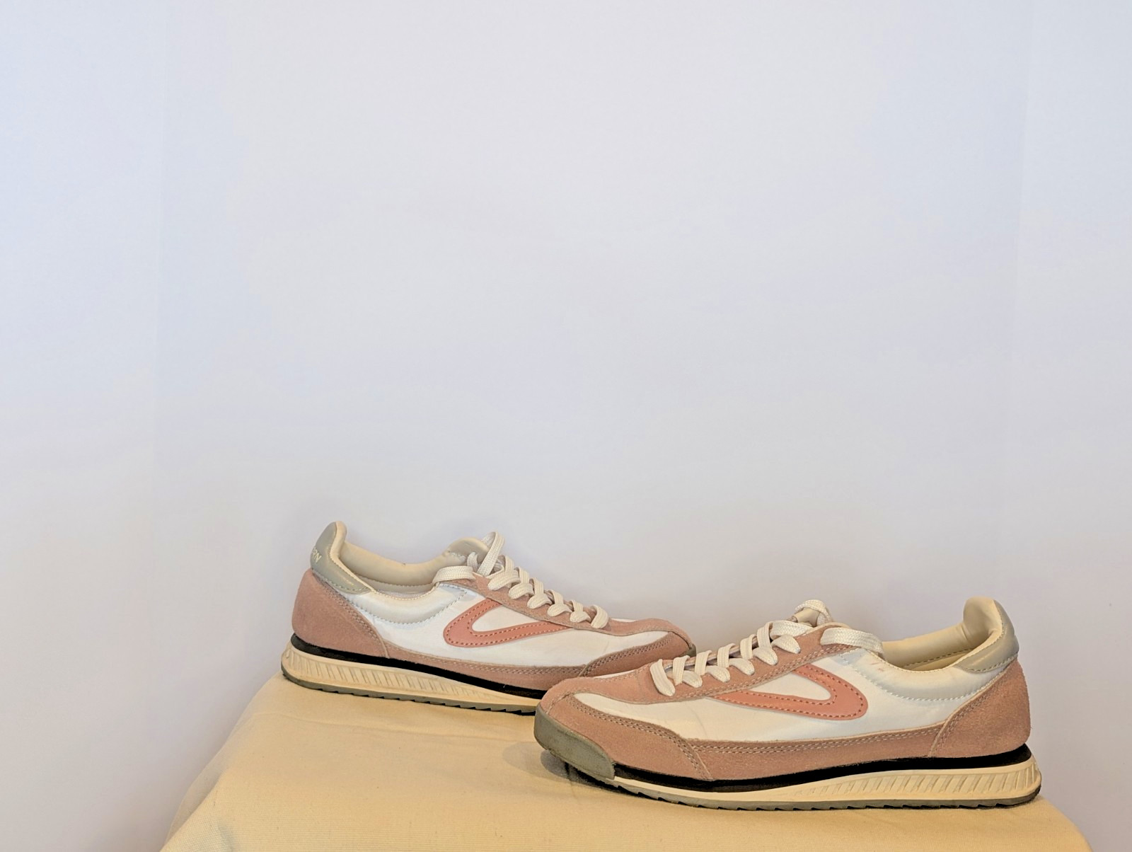 Tretorn Rawlins Women’s Sneakers Pink/White Suede Size 7M – Used
