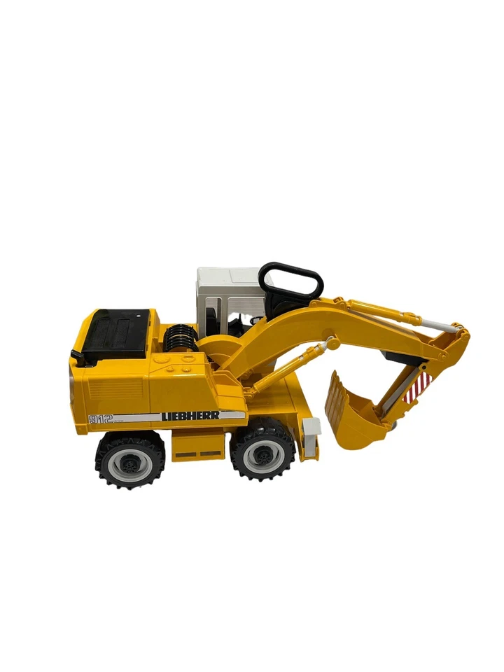 BRUDER 1/16 SCALE LIEBHERR 912 EXCAVATOR POWER SHOVEL Toy Digger Made In Germany - Image 2 of 4