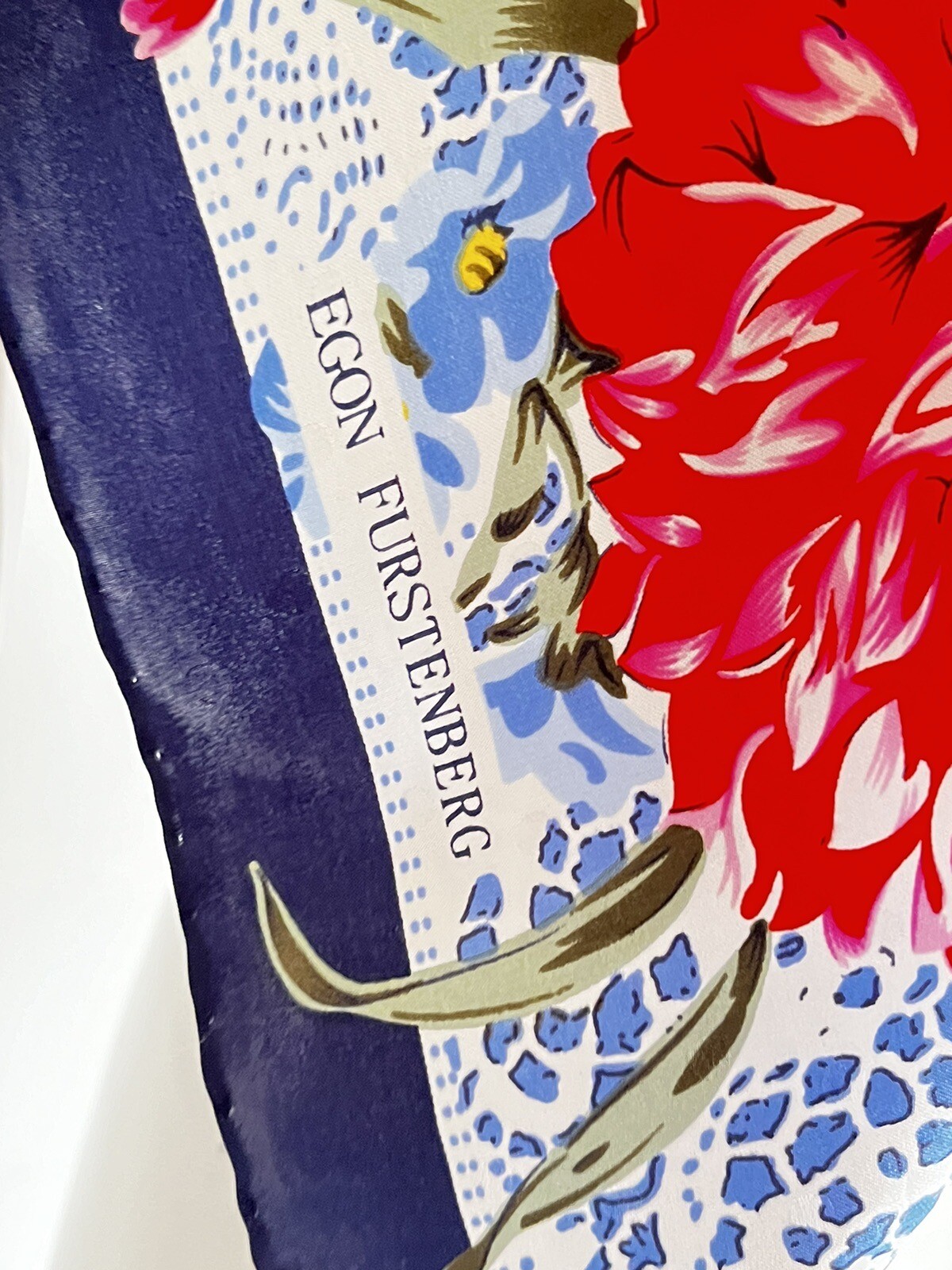 Foulard En Soie Furstenberg Couture Vintage - 90 Cm X 90 Cm - Motifs Bleu Ciel Et Jaune - Occasion Très Bon état