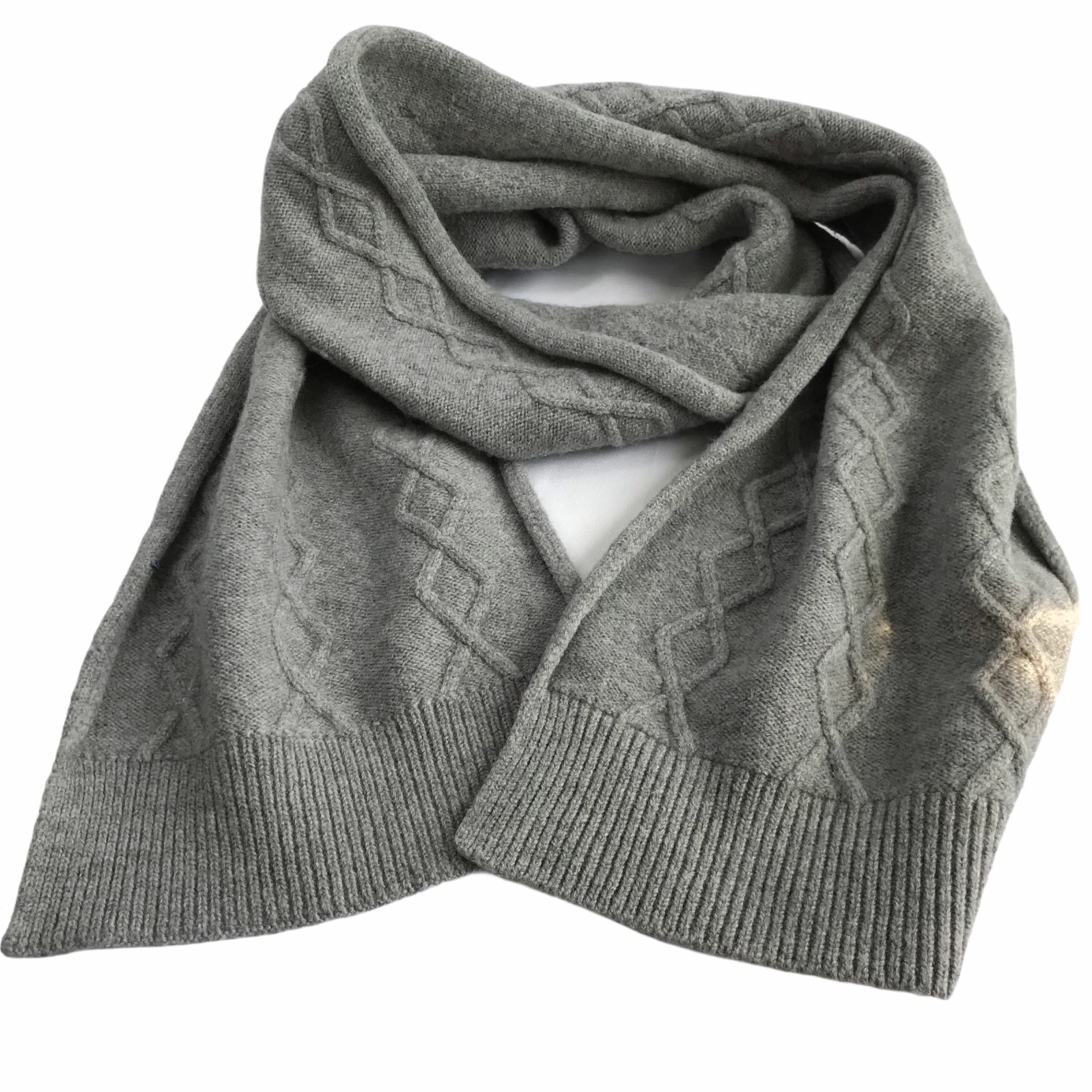 Gray Cable Knit Scarf. Wool Cashmere.