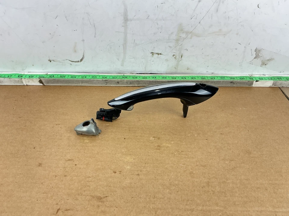 Manija de puerta exterior delantera izquierda BMW 740i F01 2009-2015 7237321 OEM Foto 2 de 4